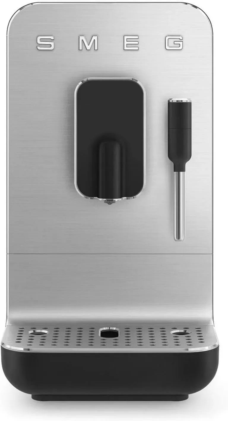 Smeg BCC12BLMEU Macchina da caffè, 1,4 L, 1350 W, ampio serbatoio, vapore, rimovibile, nero, Lancia Vapore