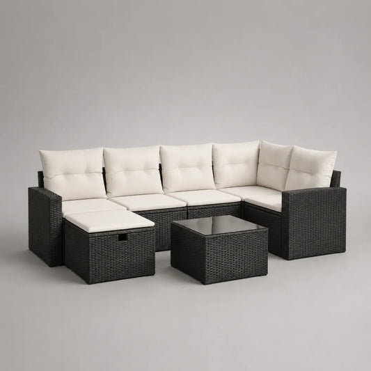 Set divano da giardino angolare in rattan sintetico nero con cuscini in poliestere bianco e tavolino con piano in vetro 300 x 200 x 70 cm